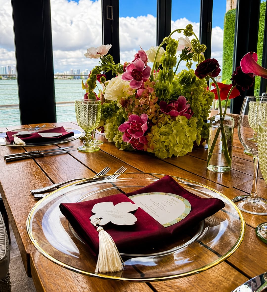 linens-florals-the-table
